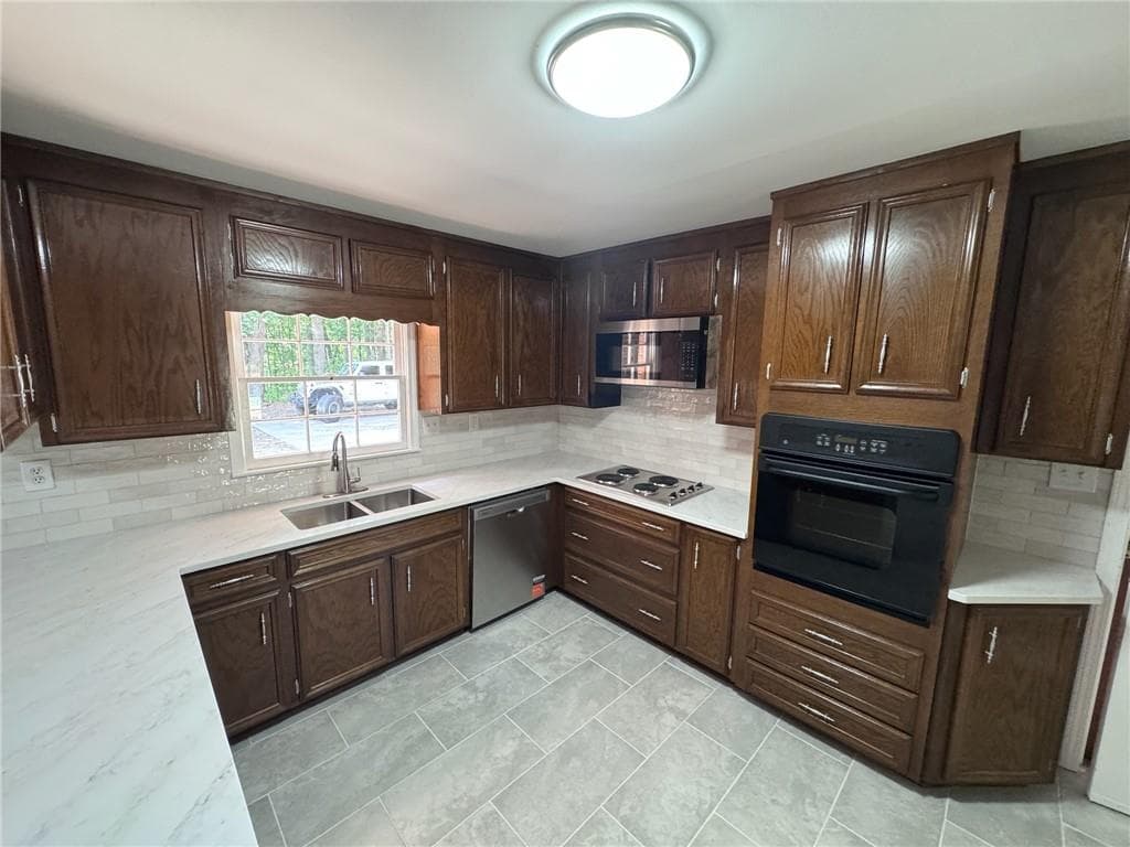 3 bedroom, 2 bathroom, 2,285 sq ft single family residence for sale at 5 Gravitt Drive, Dawsonville, GA 30534 — photo 7