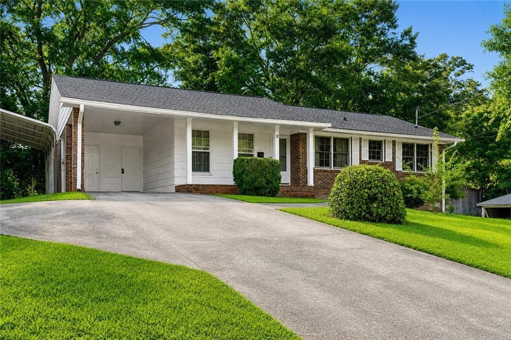 3 bedroom, 2 bathroom, 1,156 sq ft single family residence for sale at 111 Irvin Street, Jonesboro, GA 30236 — photo 2