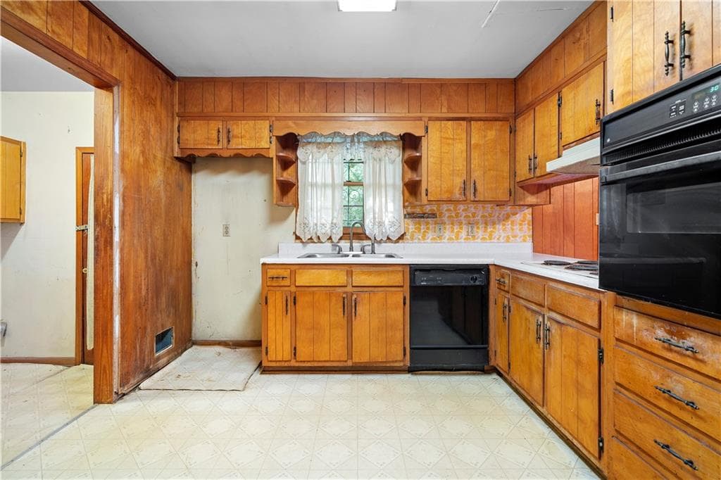 3 bedroom, 2 bathroom, 1,156 sq ft single family residence for sale at 111 Irvin Street, Jonesboro, GA 30236 — photo 10