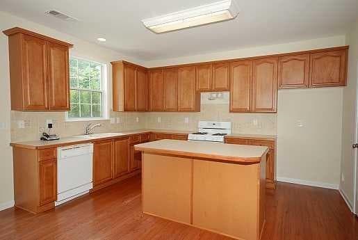 5 bedroom, 3 bathroom single family residence for rent at 1196 Havenstone Walk, Lawrenceville, GA 30045 for $4,405 a month — photo 6