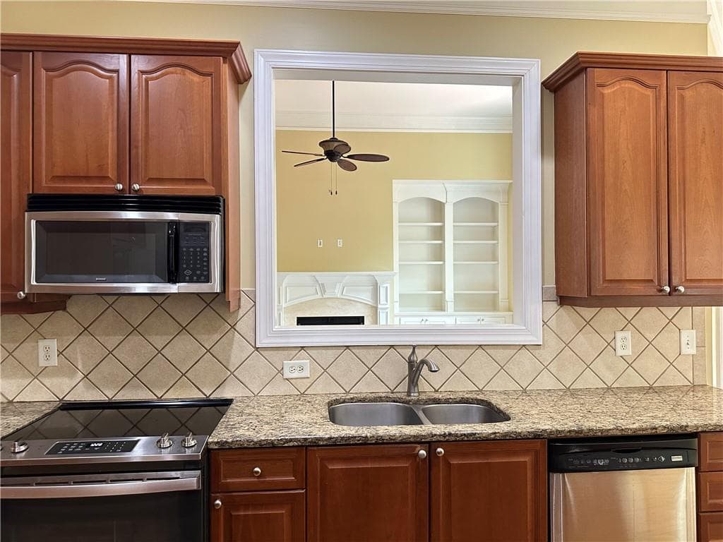 4 bedroom, 4 bathroom, 4,792 sq ft single family residence under contract at 8425 Nolandwood Lane, Villa Rica, GA 30180 — photo 9