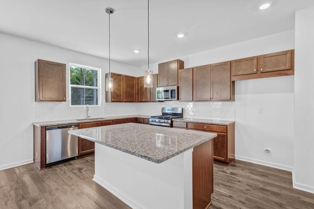 4 bedroom, 3 bathroom, 2,506 sq ft single family residence for sale at 4039 Alderstone Drive, Flowery Branch, GA 30542 — photo 2