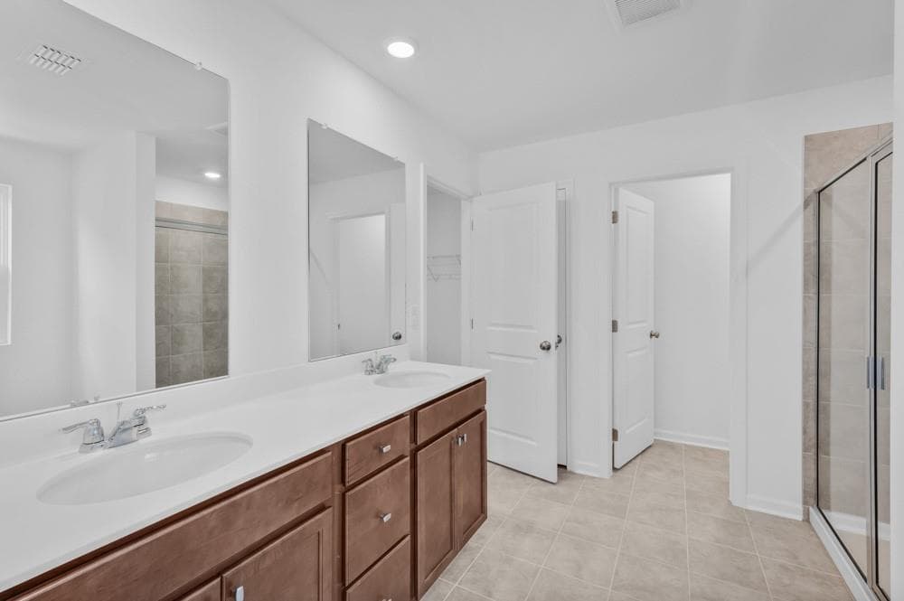 4 bedroom, 3 bathroom, 2,506 sq ft single family residence for sale at 4039 Alderstone Drive, Flowery Branch, GA 30542 — photo 4
