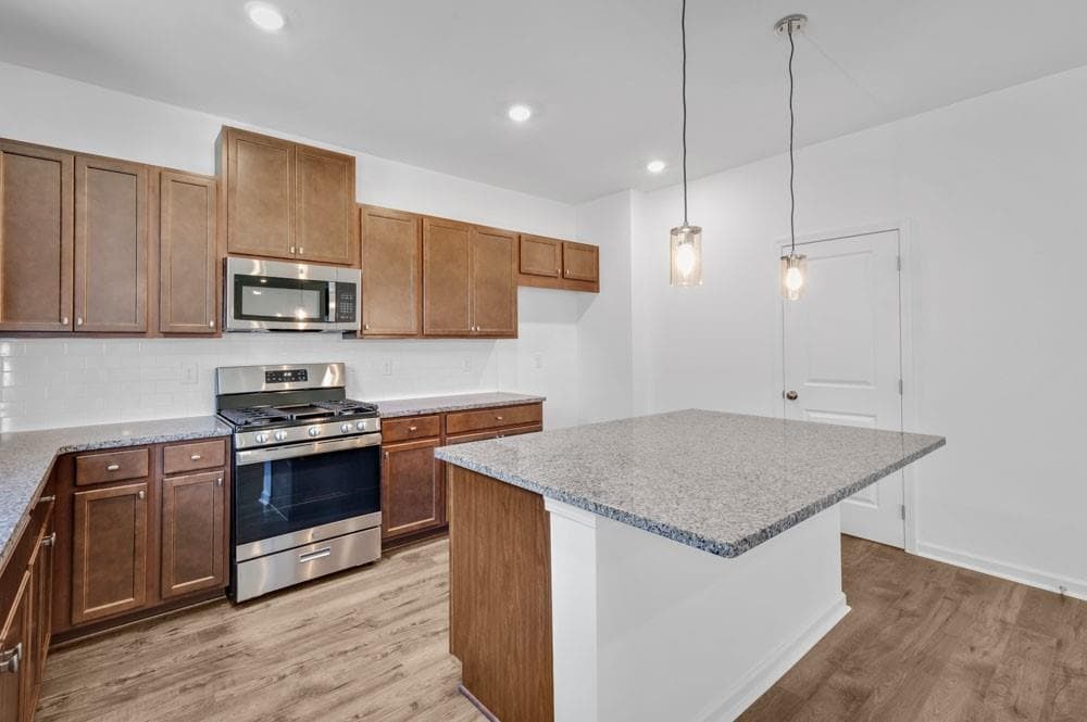 4 bedroom, 3 bathroom, 2,506 sq ft single family residence for sale at 4039 Alderstone Drive, Flowery Branch, GA 30542 — photo 6