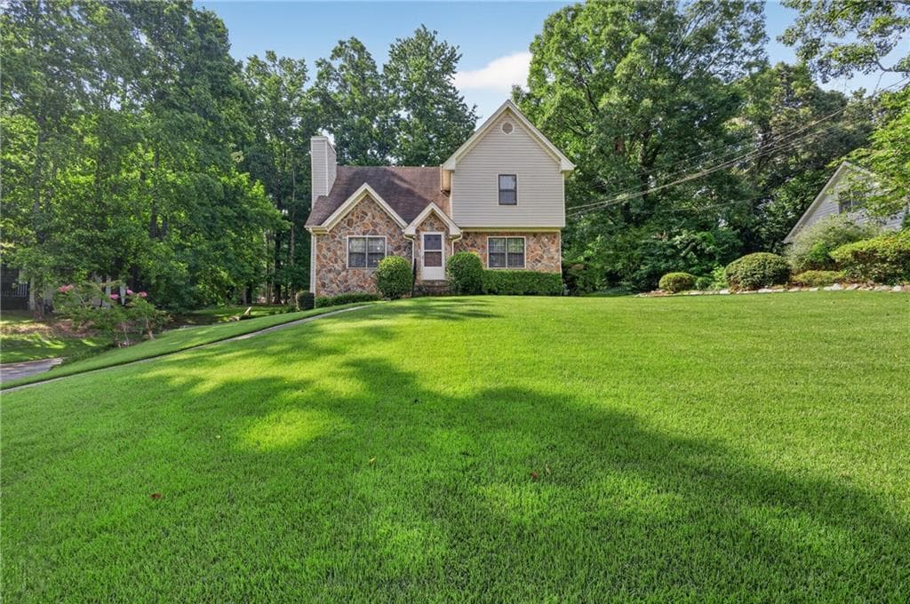 3 bedroom, 3 bathroom, 1,906 sq ft single family residence sold at 981 Thousand Oaks Drive, Lawrenceville, GA 30043