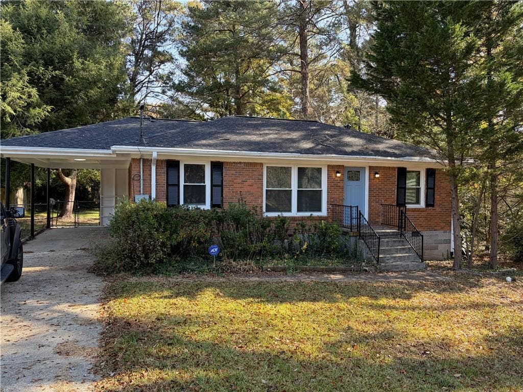 3 bedroom, 1 bathroom, 1,014 sq ft single family residence for rent at 1990 S Columbia Place, Decatur, GA 30032 for $1,550 a month — photo 1 of 21