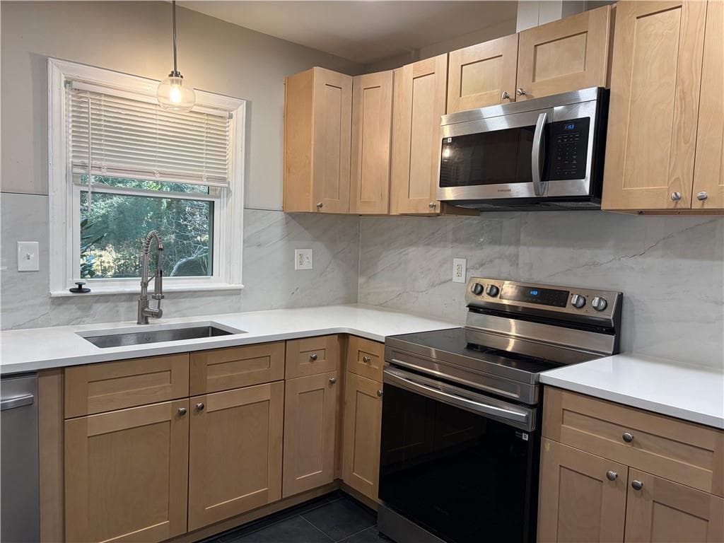 3 bedroom, 1 bathroom, 1,014 sq ft single family residence for rent at 1990 S Columbia Place, Decatur, GA 30032 for $1,550 a month — photo 3