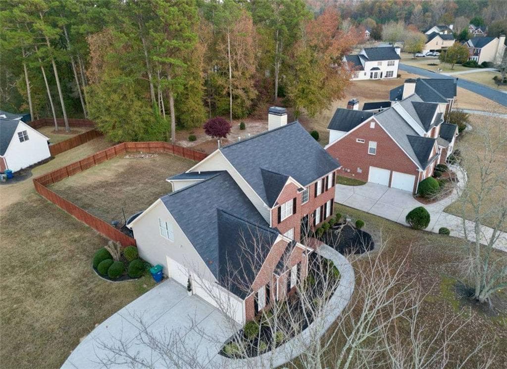 5 bedroom, 3 bathroom, 2,578 sq ft single family residence for sale at 405 Caxton Court, South Fulton, GA 30331 — photo 2