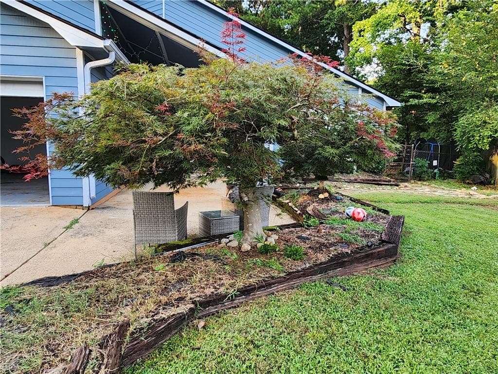 3 bedroom, 2 bathroom, 1,886 sq ft single family residence for sale at 715 Babbling Creek Place, Johns Creek, GA 30022 — photo 4