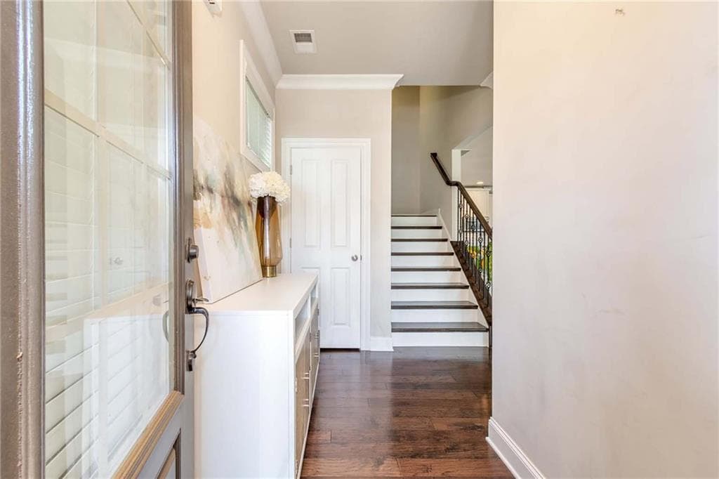 4 bedroom, 4 bathroom, 2,732 sq ft single family residence for sale at 7875 Crownpoint Drive, Alpharetta, GA 30005 — photo 3