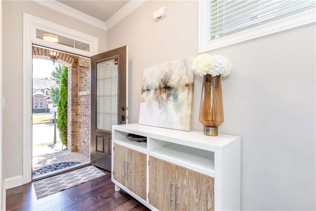 4 bedroom, 4 bathroom, 2,732 sq ft single family residence for sale at 7875 Crownpoint Drive, Alpharetta, GA 30005 — photo 4