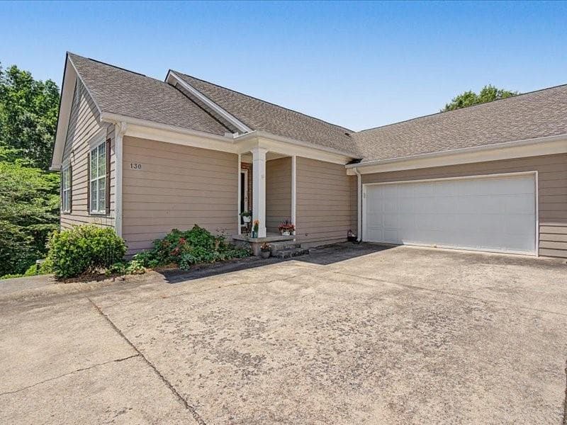 4 bedroom, 3 bathroom, 1,588 sq ft condominium for sale at 130 Camry Circle, Dallas, GA 30157 — photo 3