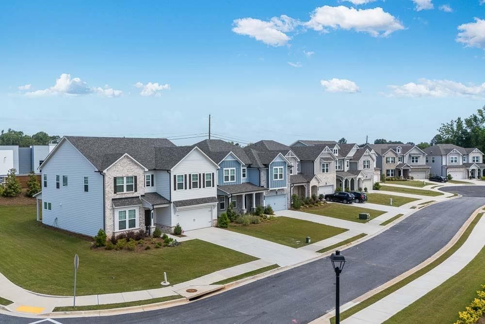 5 bedroom, 4 bathroom, 3,236 sq ft single family residence for sale at 3995 Alderstone Drive, Flowery Branch, GA 30542 — photo 3