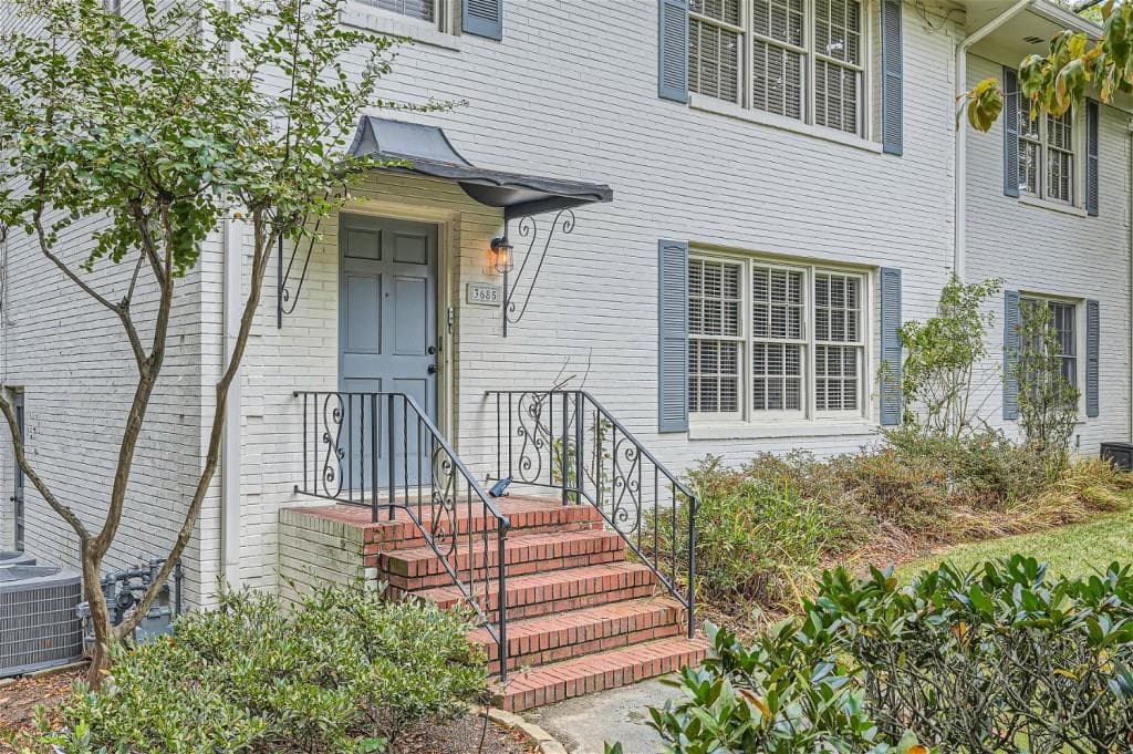 2 bedroom, 2 bathroom, 1,667 sq ft duplex for rent at 3685 Cantrell Road A, Atlanta, GA 30319 for $2,900 a month — photo 2