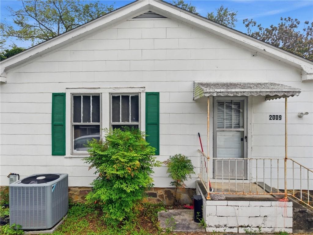 3 bedroom, 1 bathroom, 1,239 sq ft single family residence for sale at 2009 N Broad Street, Rome, GA 30161 — photo 5
