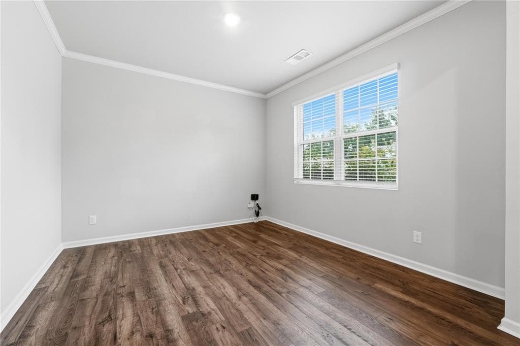 5 bedroom, 3 bathroom, 2,572 sq ft single family residence for sale at 6890 Scarlet Oak Way, Flowery Branch, GA 30542 — photo 5