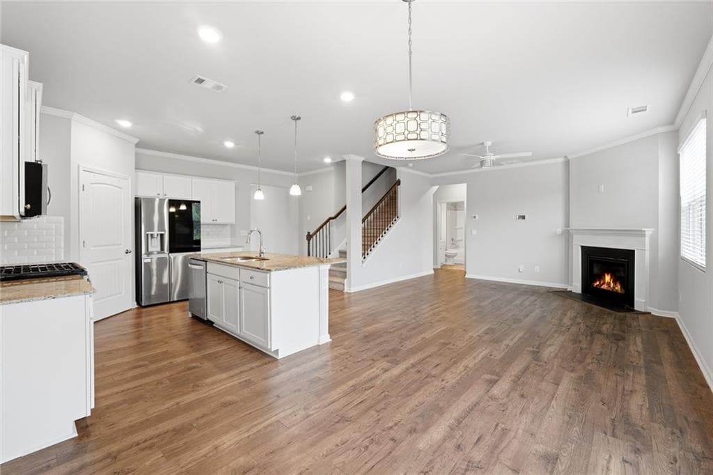 5 bedroom, 3 bathroom, 2,572 sq ft single family residence for sale at 6890 Scarlet Oak Way, Flowery Branch, GA 30542 — photo 6
