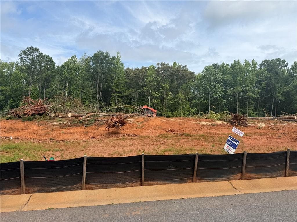 4 bedroom, 3 bathroom, 2,316 sq ft single family residence for sale at 1 Wisteria Lane, Williamson, GA 30292 — photo 4