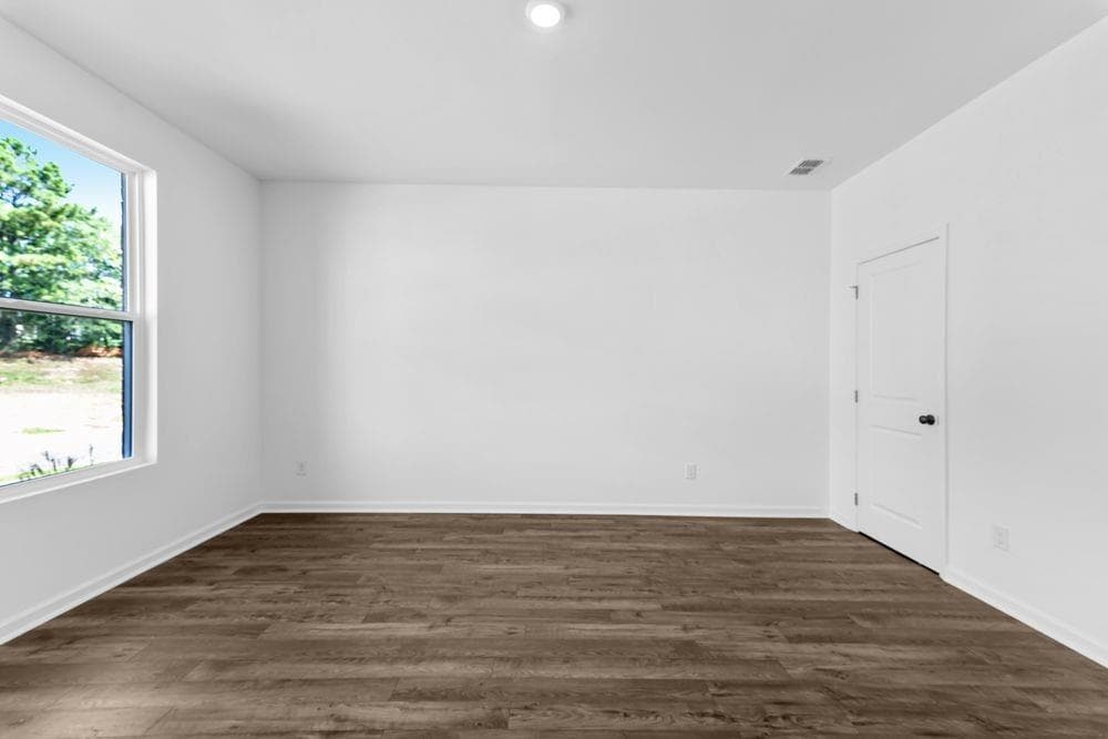 4 bedroom, 3 bathroom, 2,706 sq ft single family residence for sale at 3991 Alderstone Drive, Flowery Branch, GA 30542 — photo 6