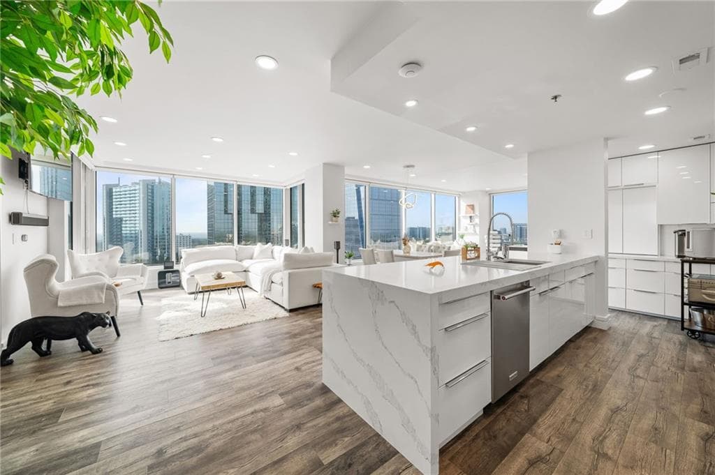 1 bedroom, 3 bathroom, 1,508 sq ft condominium for rent at 3338 Peachtree Road 2207, Atlanta, GA 30326 for $5,500 a month — photo 1 of 50