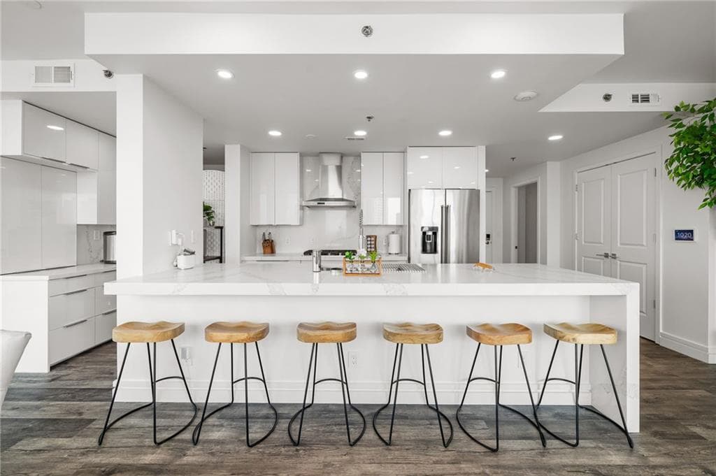 1 bedroom, 3 bathroom, 1,508 sq ft condominium for rent at 3338 Peachtree Road 2207, Atlanta, GA 30326 for $5,500 a month — photo 4