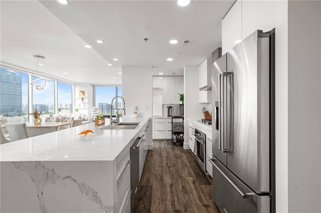 1 bedroom, 3 bathroom, 1,508 sq ft condominium for rent at 3338 Peachtree Road 2207, Atlanta, GA 30326 for $5,500 a month — photo 5