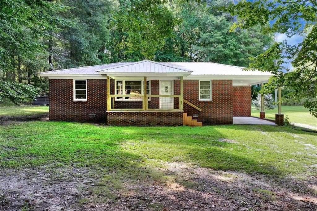 3 bedroom, 1 bathroom, 1,297 sq ft single family residence for sale at 4188 Commerce Road, Jefferson, GA 30549 — photo 1 of 32
