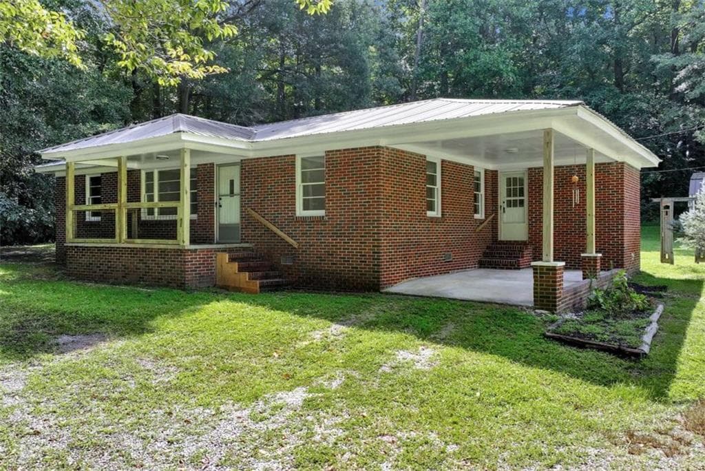 3 bedroom, 1 bathroom, 1,297 sq ft single family residence for sale at 4188 Commerce Road, Jefferson, GA 30549 — photo 2