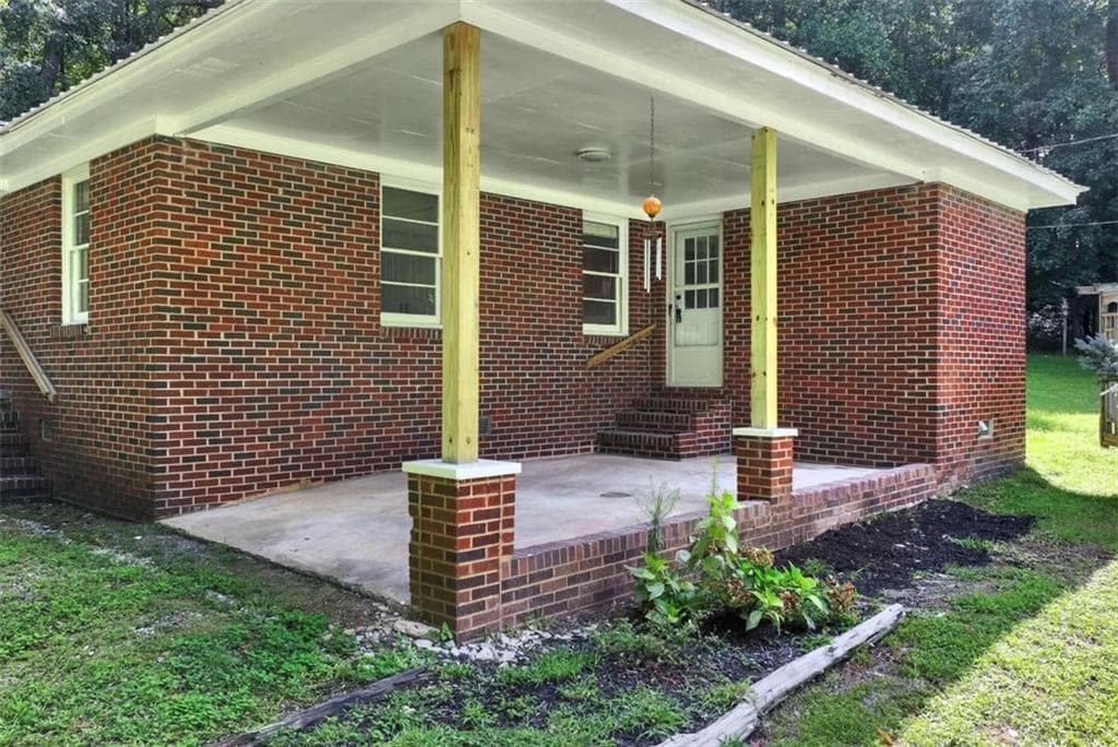 3 bedroom, 1 bathroom, 1,297 sq ft single family residence for sale at 4188 Commerce Road, Jefferson, GA 30549 — photo 3