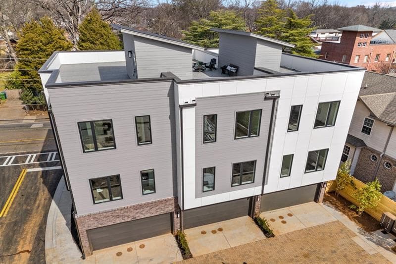 3 bedroom, 3 bathroom, 2,056 sq ft townhouse under contract at 1237 Memorial Drive 305, Atlanta, GA 30316