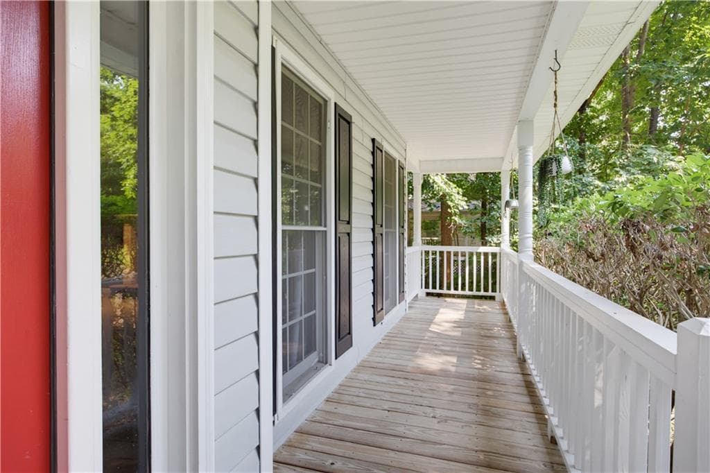 3 bedroom, 3 bathroom, 1,808 sq ft single family residence for sale at 804 Abbington Lane, Douglasville, GA 30134 — photo 2