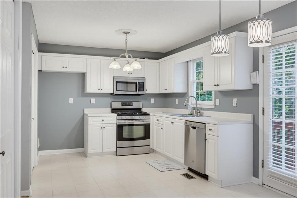 3 bedroom, 3 bathroom, 1,808 sq ft single family residence for sale at 804 Abbington Lane, Douglasville, GA 30134 — photo 10