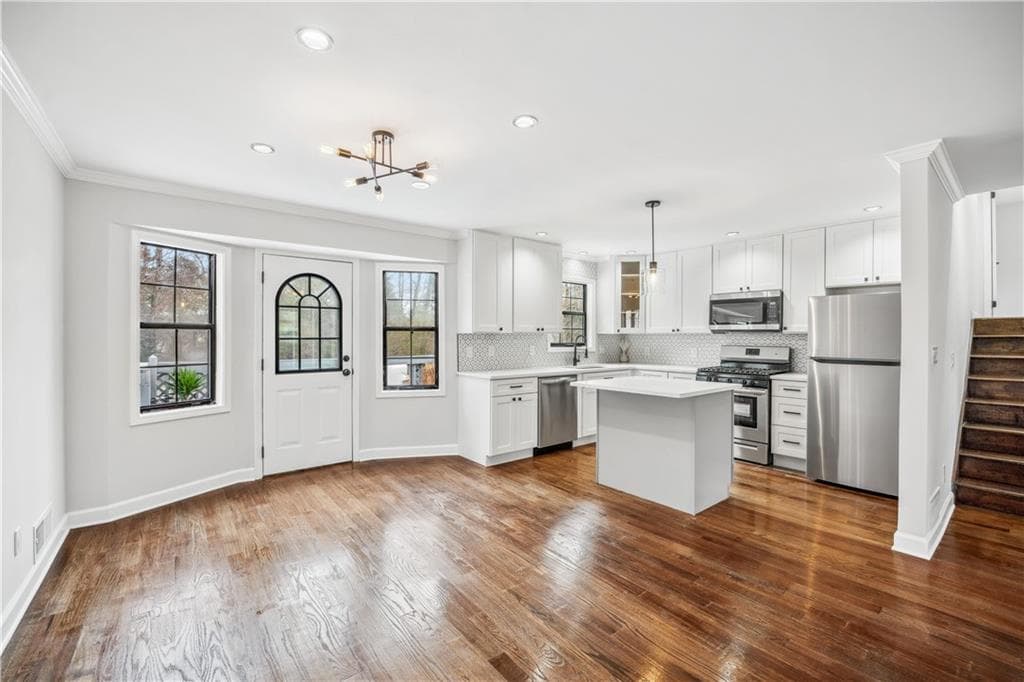 3 bedroom, 3 bathroom, 1,596 sq ft single family residence for sale at 2655 Montego Drive, Buford, GA 30519 — photo 6