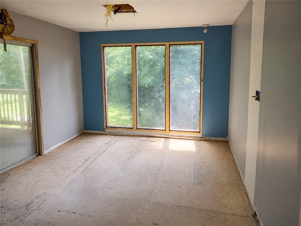 3 bedroom, 2 bathroom, 1,758 sq ft single family residence under contract at 1600 Loch Lomond Trail, Atlanta, GA 30331 — photo 4