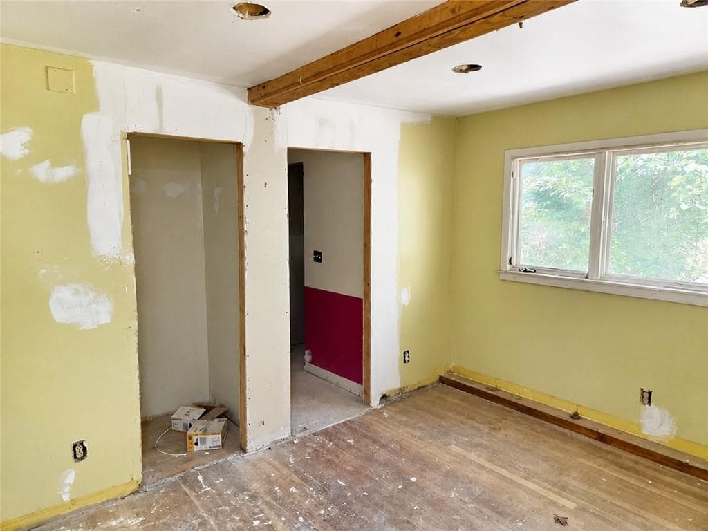 3 bedroom, 2 bathroom, 1,758 sq ft single family residence under contract at 1600 Loch Lomond Trail, Atlanta, GA 30331 — photo 9