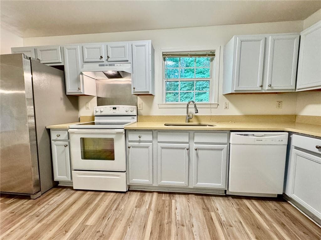 4 bedroom, 3 bathroom, 1,742 sq ft single family residence for sale at 35 Rolling Ridge Drive, Covington, GA 30016 — photo 6