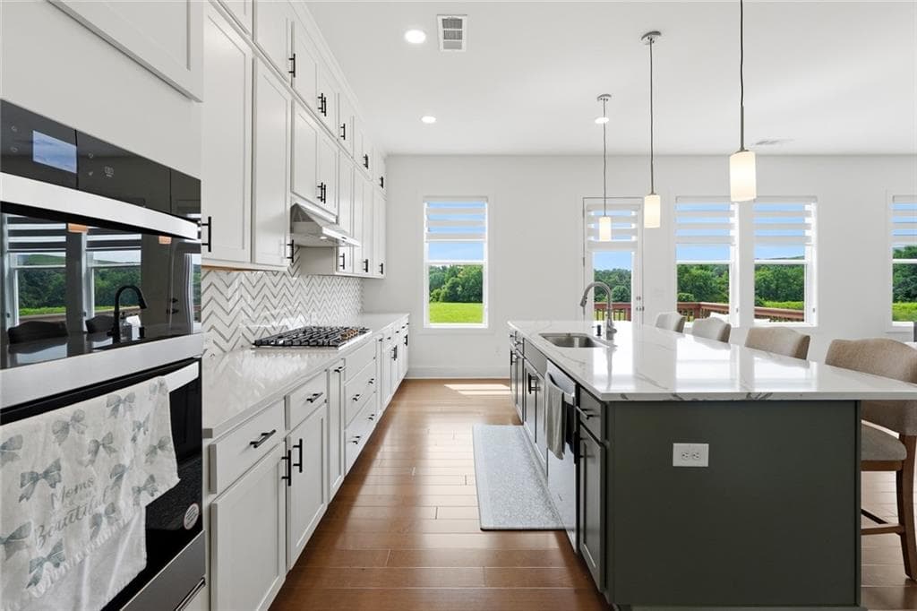 5 bedroom, 5 bathroom, 3,789 sq ft single family residence for sale at 5043 Baywood Lane, Woodstock, GA 30188 — photo 7