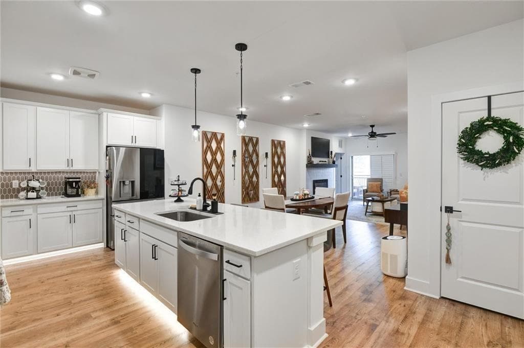 2 bedroom, 2 bathroom, 1,702 sq ft condominium for sale at 3351 Orwell Way 2401, Cumming, GA 30041 — photo 4