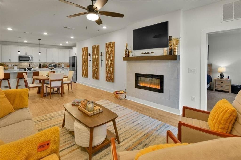 2 bedroom, 2 bathroom, 1,702 sq ft condominium for sale at 3351 Orwell Way 2401, Cumming, GA 30041 — photo 5