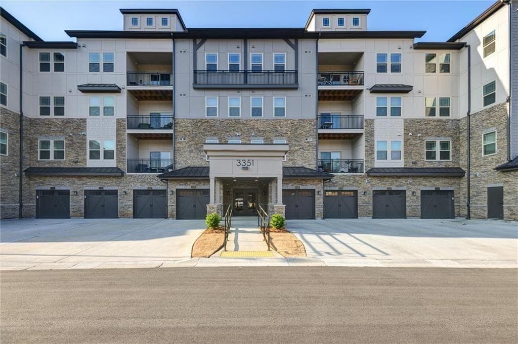 2 bedroom, 2 bathroom, 1,702 sq ft condominium for sale at 3351 Orwell Way 2401, Cumming, GA 30041 — photo 7