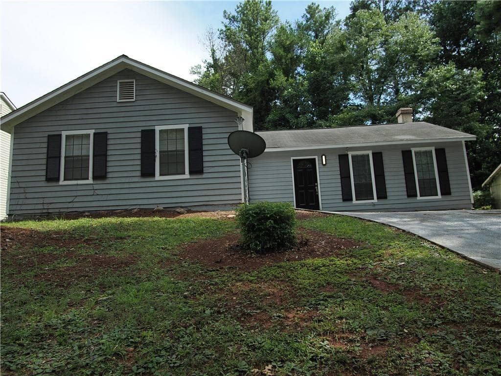 3 bedroom, 2 bathroom, 1,494 sq ft single family residence under contract at 5139 Galbraith Circle, Stone Mountain, GA 30088