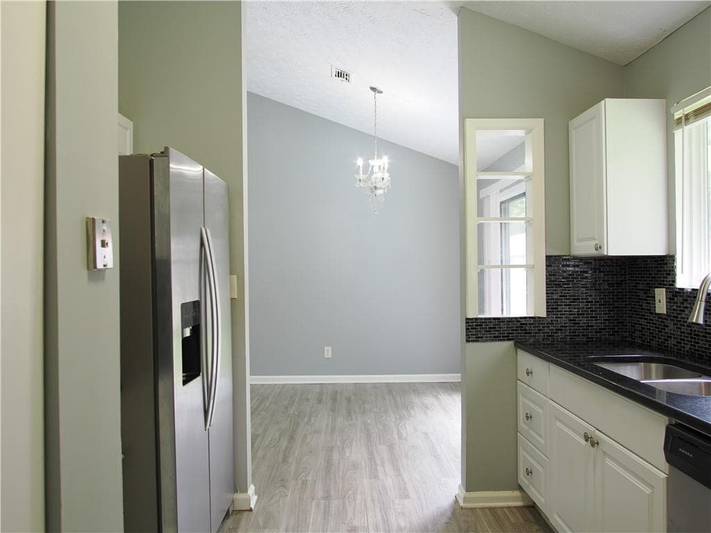 3 bedroom, 2 bathroom, 1,494 sq ft single family residence under contract at 5139 Galbraith Circle, Stone Mountain, GA 30088 — photo 10