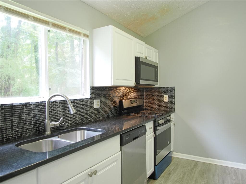 3 bedroom, 2 bathroom, 1,494 sq ft single family residence under contract at 5139 Galbraith Circle, Stone Mountain, GA 30088 — photo 8