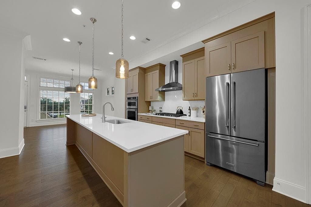 3 bedroom, 4 bathroom, 2,285 sq ft townhouse for sale at 6807 Encore Boulevard, Sandy Springs, GA 30328 — photo 3