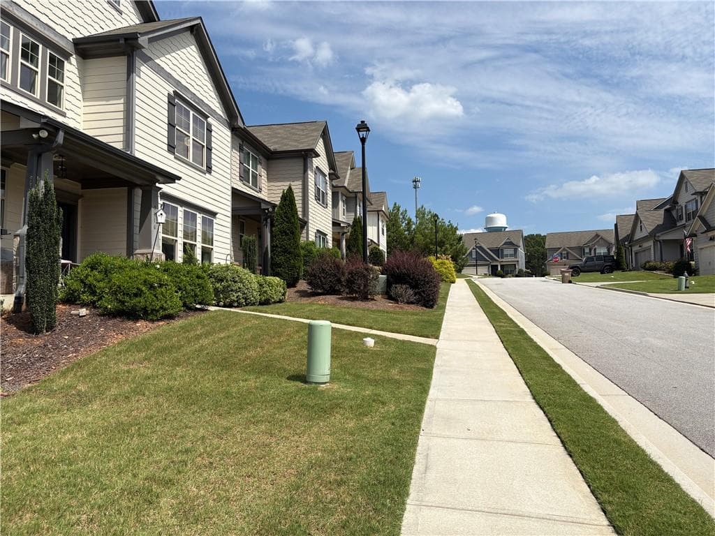 4 bedroom, 3 bathroom, 2,190 sq ft single family residence for rent at 5420 Falling Branch Court, Flowery Branch, GA 30542 for $2,200 a month — photo 2