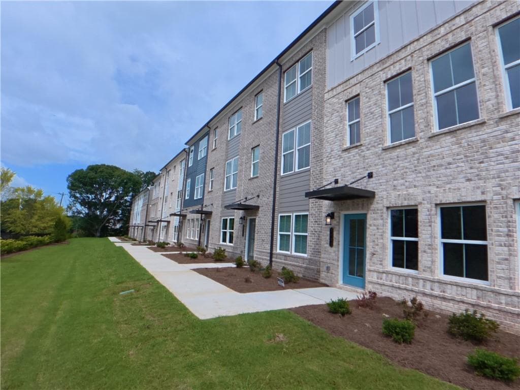 3 bedroom, 4 bathroom, 2,000 sq ft townhouse for rent at 2929 Beaconwood Court, Lawrenceville, GA 30043 for $3,099 a month — photo 2