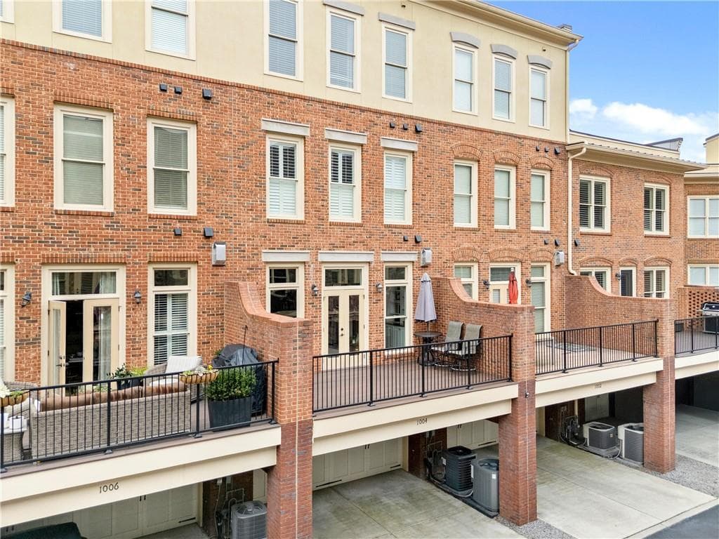 4 bedroom, 5 bathroom, 2,574 sq ft townhouse for sale at 1004 River Vista Drive, Atlanta, GA 30339 — photo 4