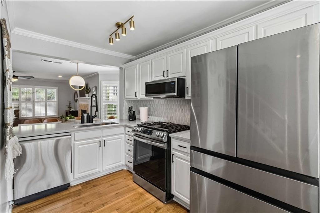 2 bedroom, 3 bathroom, 1,230 sq ft townhouse for sale at 902 Defoors Landing, Atlanta, GA 30318 — photo 2