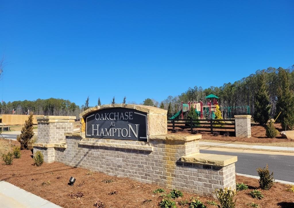 4 bedroom, 2 bathroom, 1,843 sq ft single family residence for sale at 134 Oakchase Park Lane, Hampton, GA 30228 — photo 2