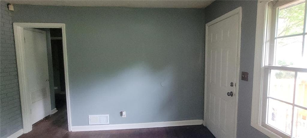 4 bedroom, 2 bathroom, 1,290 sq ft single family residence for sale at 1089 Indale Place, Atlanta, GA 30310 — photo 6